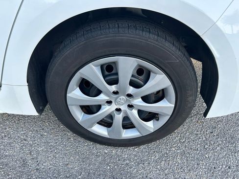 Used 2020 Toyota Corolla LE FWD image 9