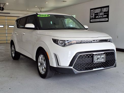Used 2024 Kia Soul LX w/ Option Group 015 FWD image 16