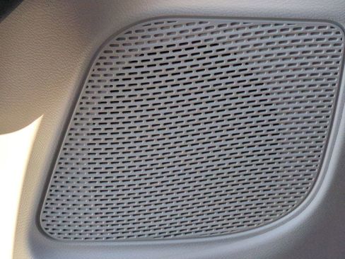 Used 2018 Chrysler Pacifica Touring-L Plus image 34