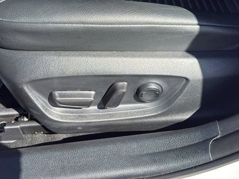 Used 2024 Toyota Camry SE image 19