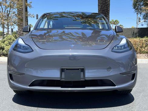 Used 2023 Tesla Model Y Long Range AWD/4WD image 40