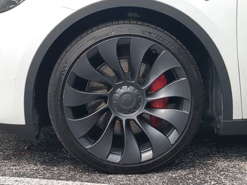 Used 2024 Tesla Model Y Performance AWD/4WD image 13