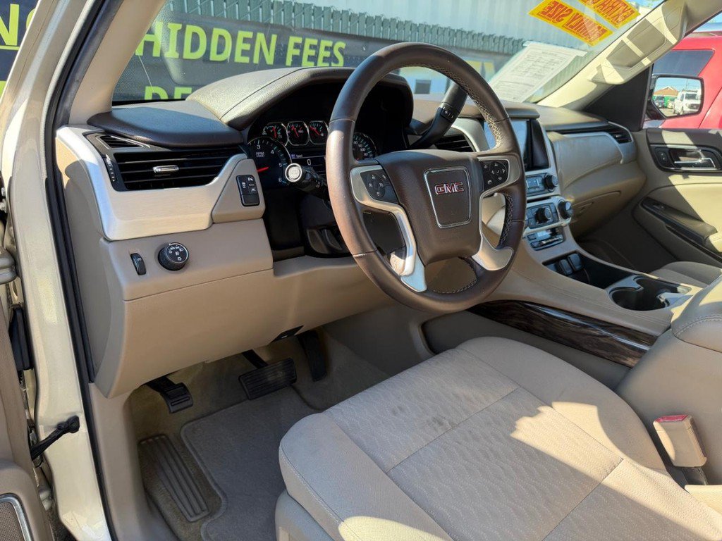 Used 2017 GMC Yukon XL SLE w/ Enhanced Driver Alert Package RWD image 16