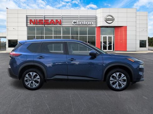 Used 2023 Nissan Rogue SV AWD/4WD image 2