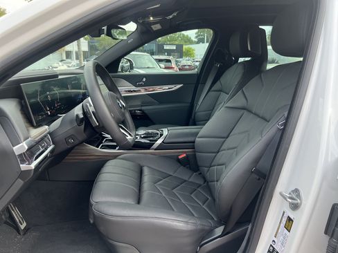 Used 2025 BMW 760i xDrive AWD/4WD image 16