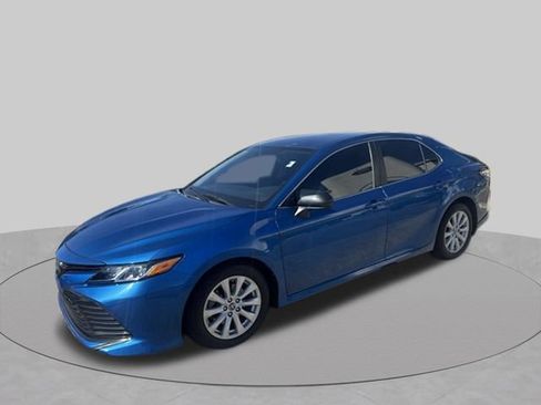 Used 2020 Toyota Camry LE FWD image 4