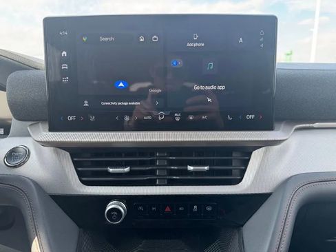 Used 2025 Ford Explorer Active w/ Active Comfort Package image 28