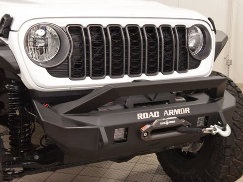 Used 2024 Jeep Gladiator Sport AWD/4WD image 11