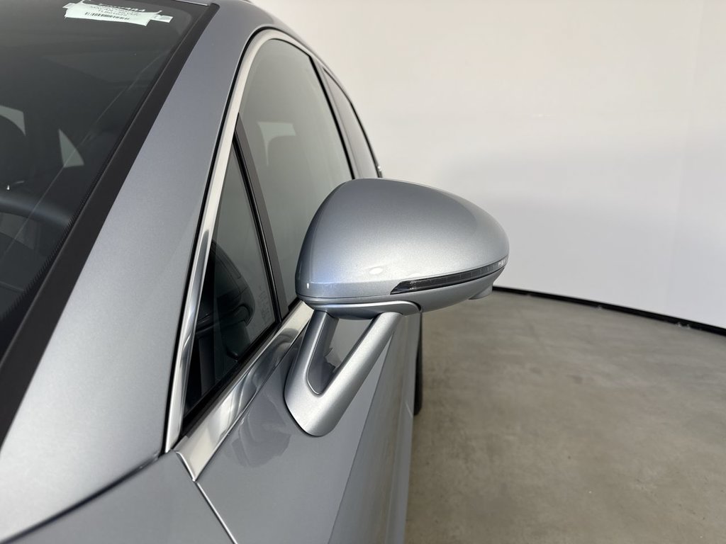 Certified 2026 Porsche Macan AWD/4WD image 12