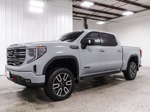 Used 2024 GMC Sierra 1500 AT4 w/ Technology Package image 3