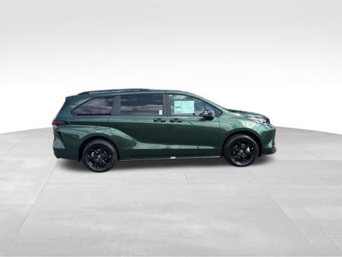 New 2026 Toyota Sienna XLE Woodland Edition AWD/4WD image 7