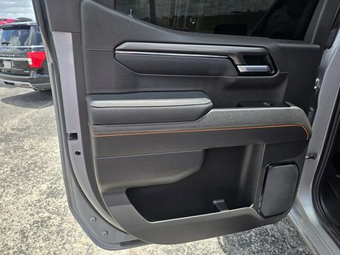 Used 2025 GMC Sierra 1500 AT4 w/ Technology Package AWD/4WD image 12