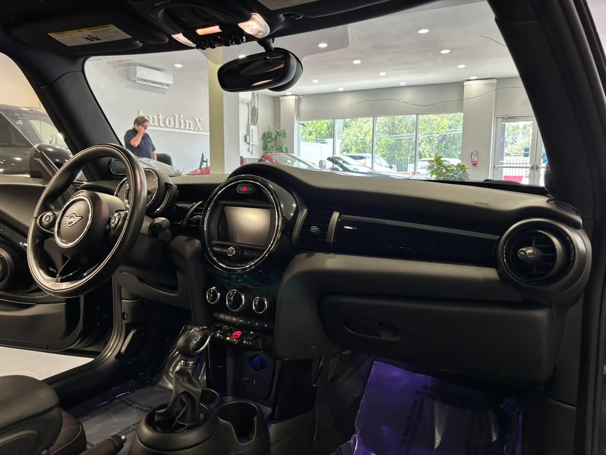 Used 2019 MINI Cooper 2-Door Hardtop w/ Premium Package FWD image 10
