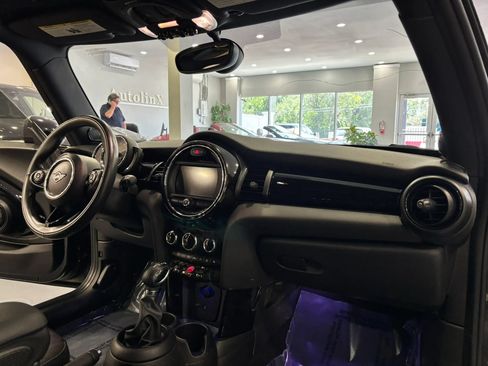 Used 2019 MINI Cooper 2-Door Hardtop w/ Premium Package FWD image 10