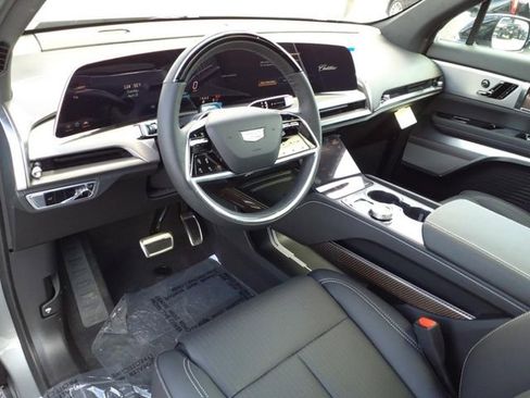 New 2026 Cadillac Vistiq Luxury image 3