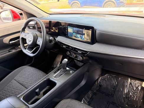 Used 2025 Nissan Kicks SV FWD image 13