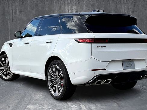 Used 2025 Land Rover Range Rover Sport Dynamic SE image 4