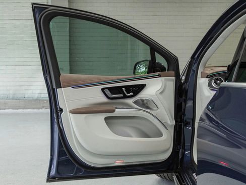 Used 2023 Mercedes-Benz EQS 450+ 4MATIC SUV w/ AMG Line Exterior Package image 29