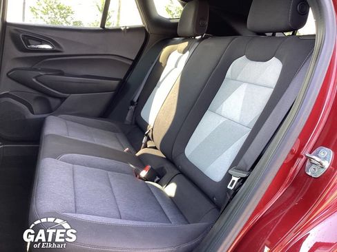 Used 2024 Chevrolet Trax RS w/ Sunroof Package FWD image 17