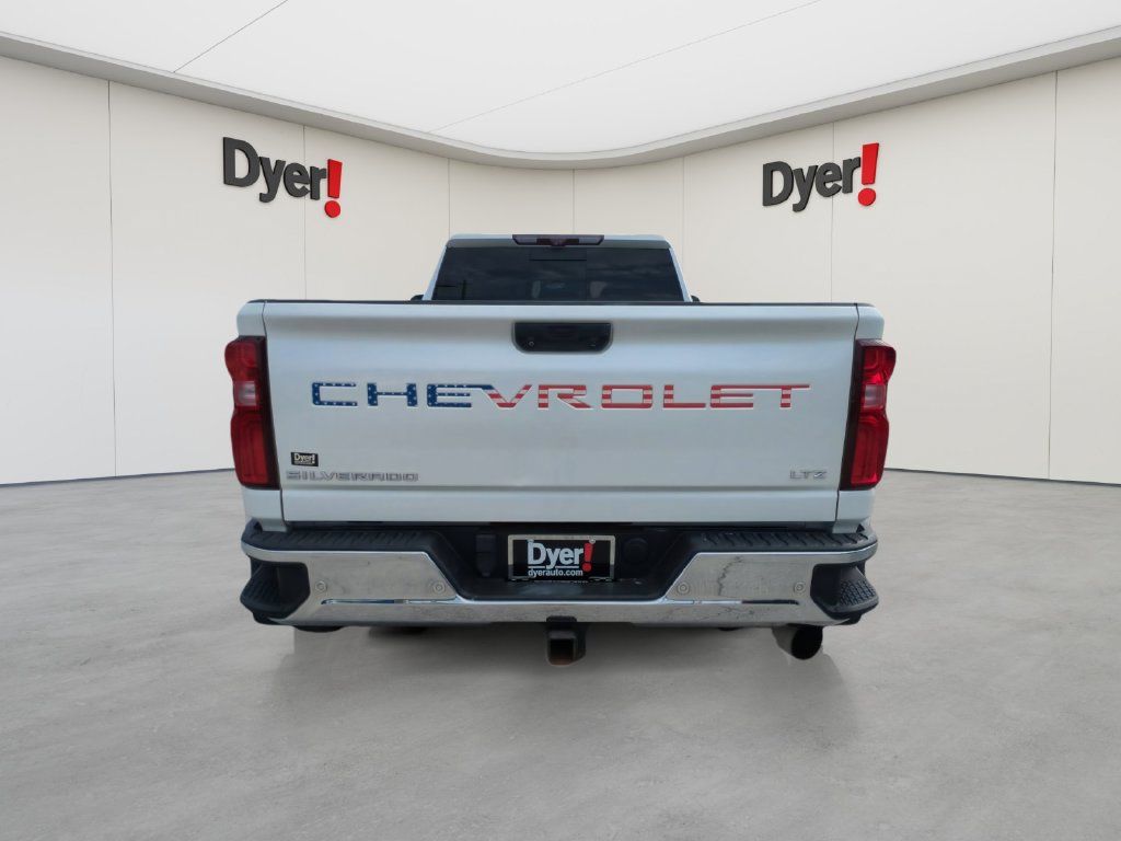 Used 2022 Chevrolet Silverado 3500 LTZ w/ LTZ Convenience Package AWD/4WD image 4