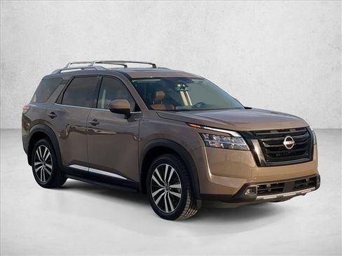 Used 2023 Nissan Pathfinder Platinum w/ Black Appearance Package AWD/4WD image 3