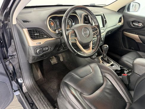 Used 2018 Jeep Cherokee Limited w/ Technology Group AWD/4WD image 4