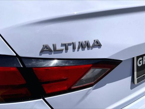 Used 2024 Nissan Altima 2.5 SR FWD image 30