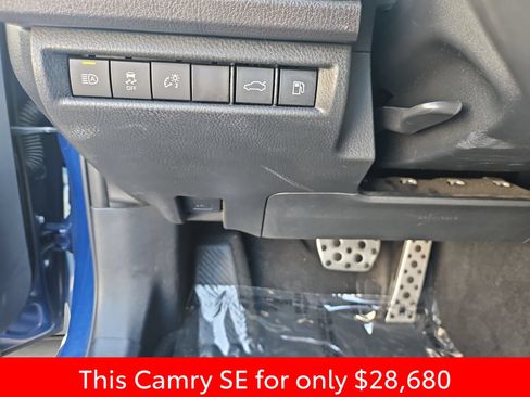 Used 2025 Toyota Camry SE FWD image 25