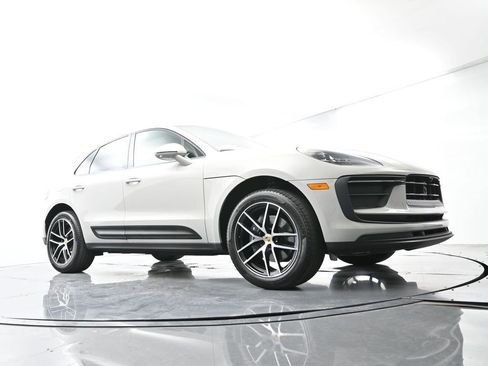 Certified 2025 Porsche Macan image 52