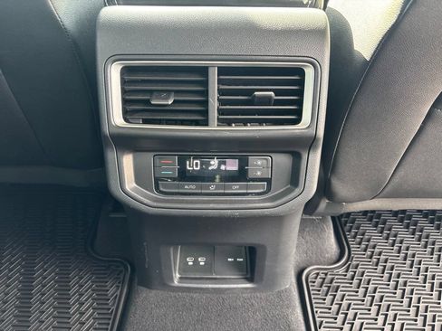 Used 2024 Volkswagen Atlas SE FWD image 22
