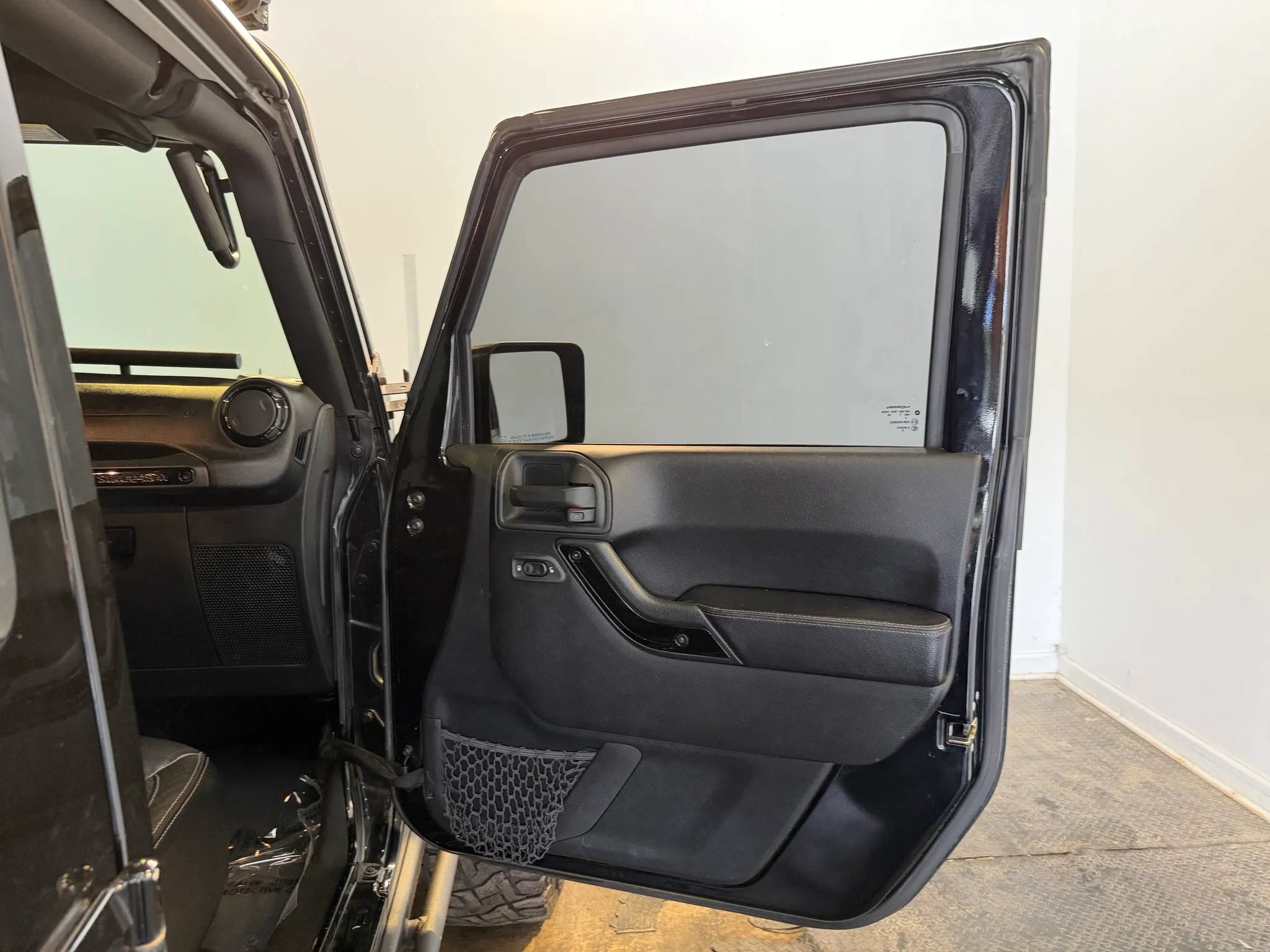 Used 2017 Jeep Wrangler Unlimited Sahara AWD/4WD image 26