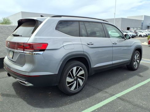 Certified 2026 Volkswagen Atlas SE w/ Panoramic Sunroof Package FWD image 3