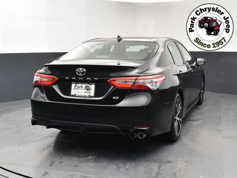 Used 2019 Toyota Camry SE image 5