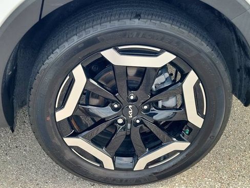 Used 2023 Kia Telluride EX w/ EX Captain's Chair Package AWD/4WD image 8