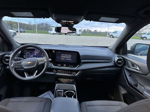 Used 2025 Chevrolet Equinox LT AWD/4WD image 15