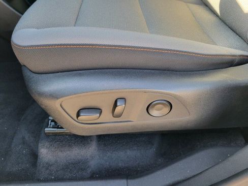 Used 2025 Chevrolet Traverse LT image 26