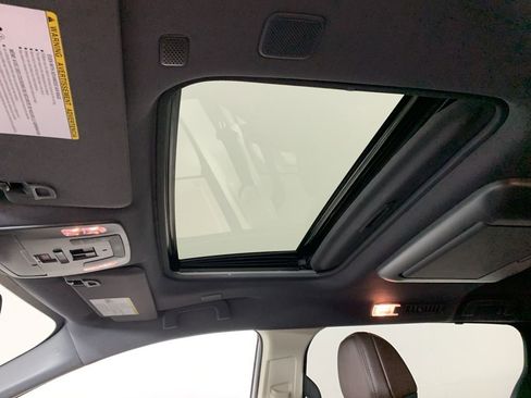 Used 2024 Toyota Sienna Platinum image 31