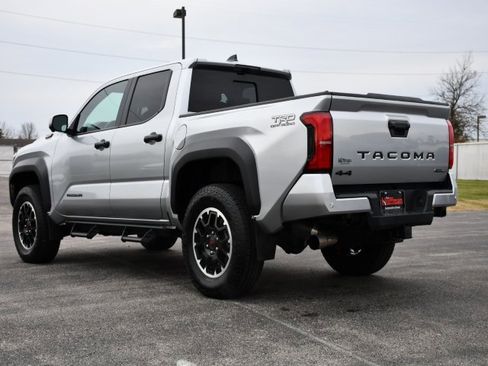 Used 2024 Toyota Tacoma TRD Off-Road w/ TRD Off Road Premium Package image 5