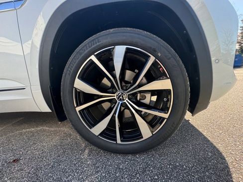 Used 2024 Volkswagen Atlas SEL Premium R-Line image 25