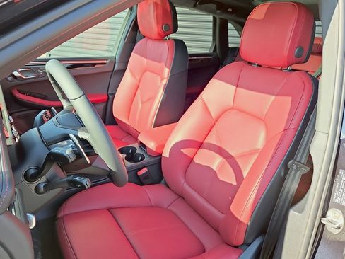 New 2026 Porsche Macan image 5