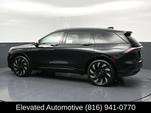 Used 2025 Lincoln Nautilus Reserve w/ Jet Appearance Package AWD/4WD image 31