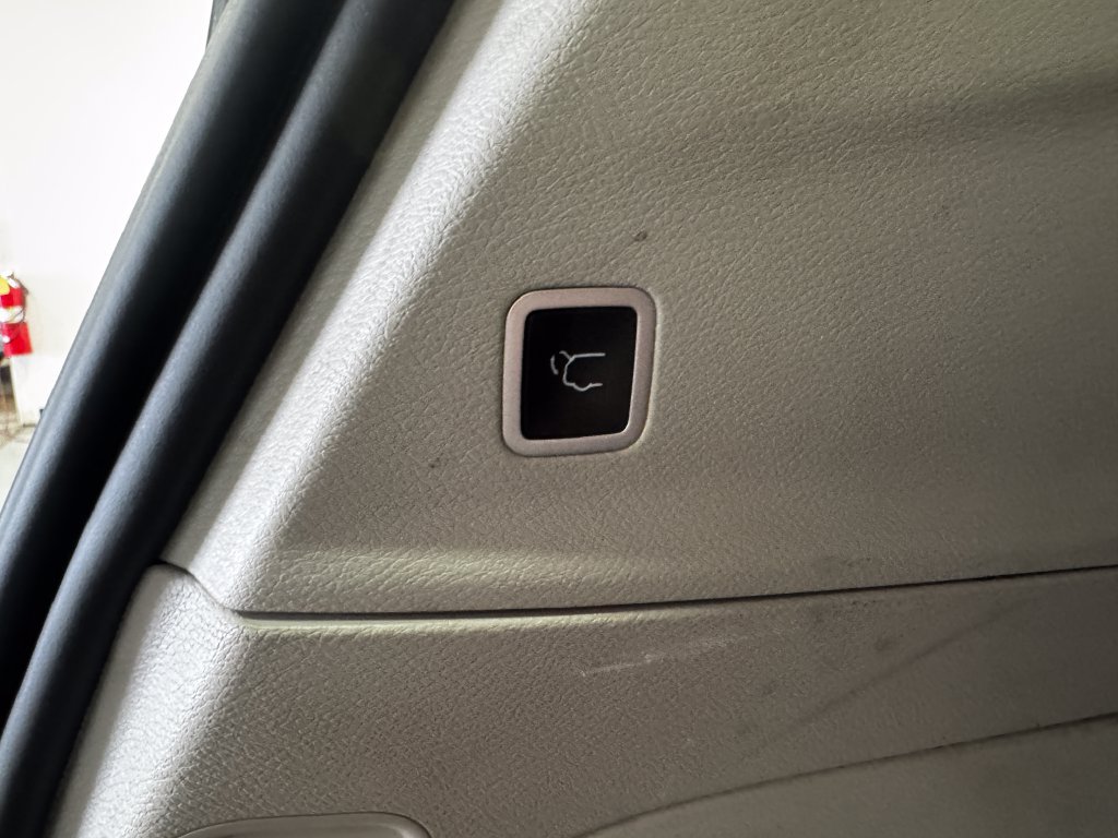Used 2024 Chrysler Pacifica Limited FWD image 41
