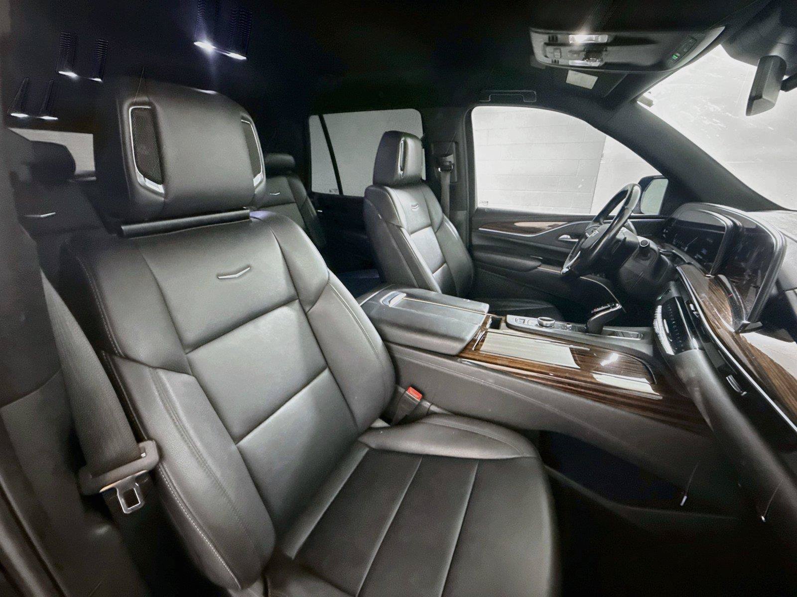 Used 2023 Cadillac Escalade Luxury RWD image 16