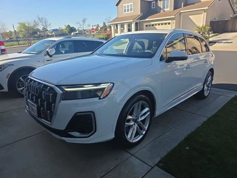 Used 2025 Audi Q7 Premium Plus w/ Premium Plus Package image 2
