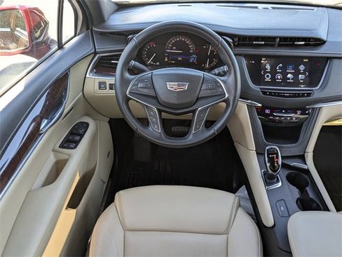 Used 2018 Cadillac XT5 Luxury w/ Driver Awareness Package image 17