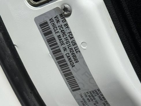 Used 2020 Chrysler Pacifica Touring w/ S Appearance Package FWD image 40