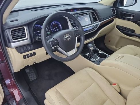 Used 2019 Toyota Highlander Limited Platinum FWD image 21