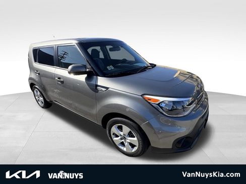 Used 2017 Kia Soul FWD image 1