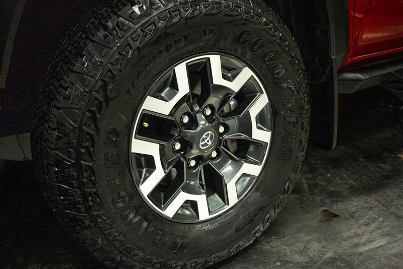 Used 2023 Toyota Tacoma TRD Off-Road w/ Technology Package AWD/4WD image 3
