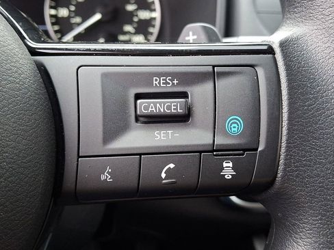 Used 2023 Nissan Rogue SV AWD/4WD image 22
